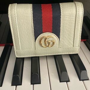 EUC Gucci Compact Wallet